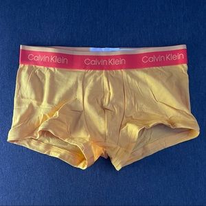 Calvin Klein Low Rise Trunk Yellow (S)